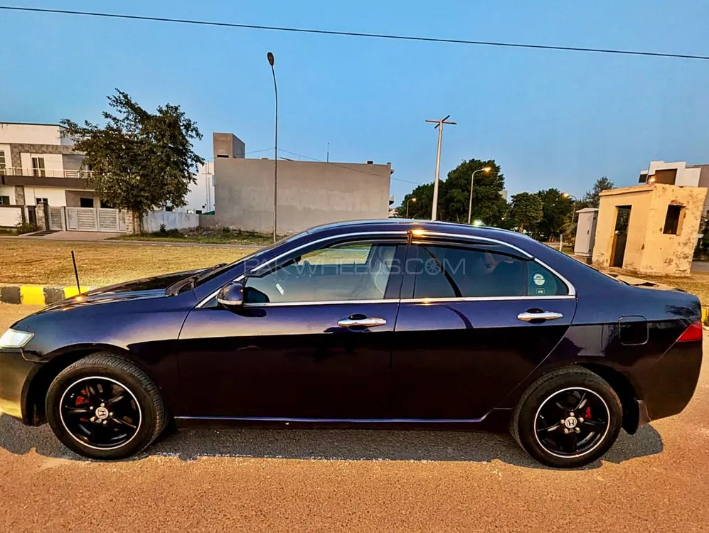 Honda Accord 2004 for Sale in Lahore Image-1
