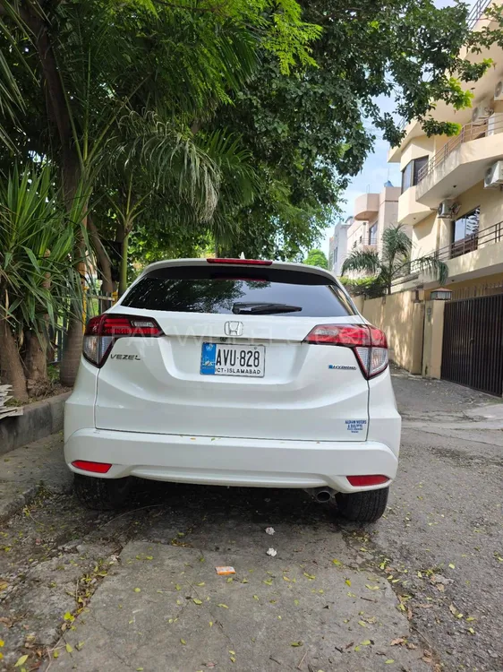 Honda Vezel 2016 for Sale in Islamabad Image-1