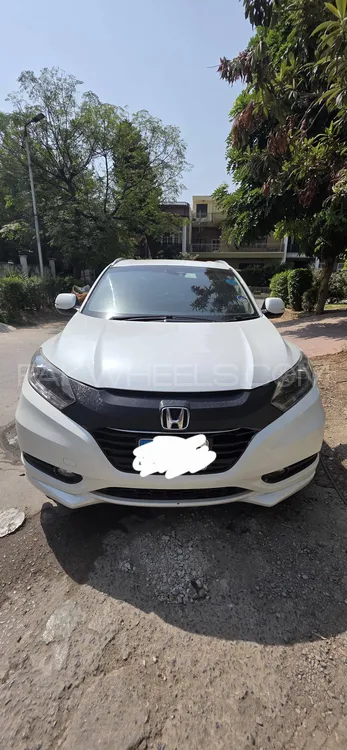 Honda Vezel 2015 for Sale in Islamabad Image-1
