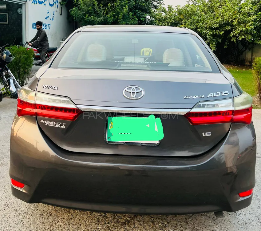 Toyota Corolla 2018 for Sale in Lahore Image-1
