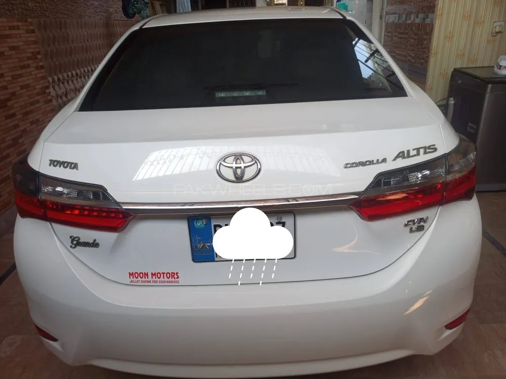 Toyota Corolla 2018 for Sale in Faisalabad Image-1