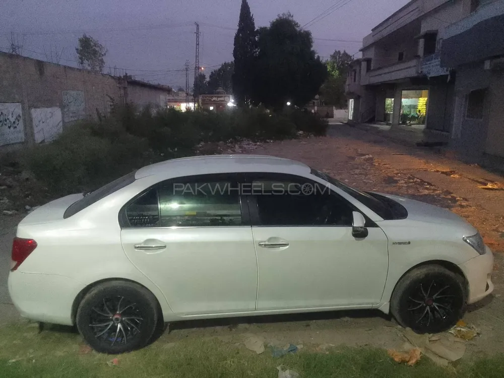Toyota Corolla Axio 2014 for Sale in Mansehra Image-1