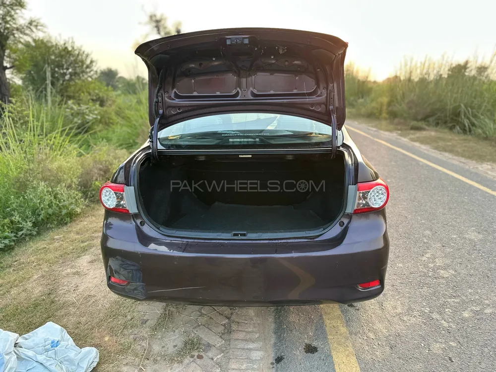 Toyota Corolla 2014 for Sale in Shahpur Saddar Toyota Corolla 2014 for Sale in Shahpur Saddar Image-3