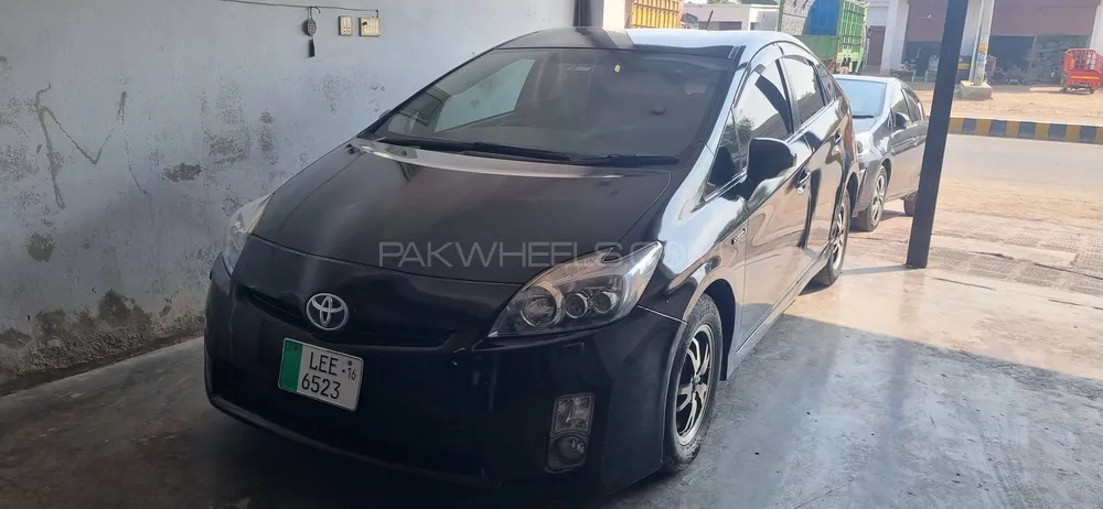 Toyota Prius 2016 for Sale in Multan Image-1
