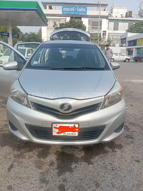 Toyota Vitz 2012 for Sale in Islamabad Image-1