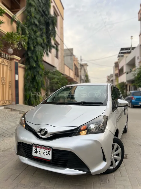 Toyota Vitz 2016 for Sale in Karachi Image-1