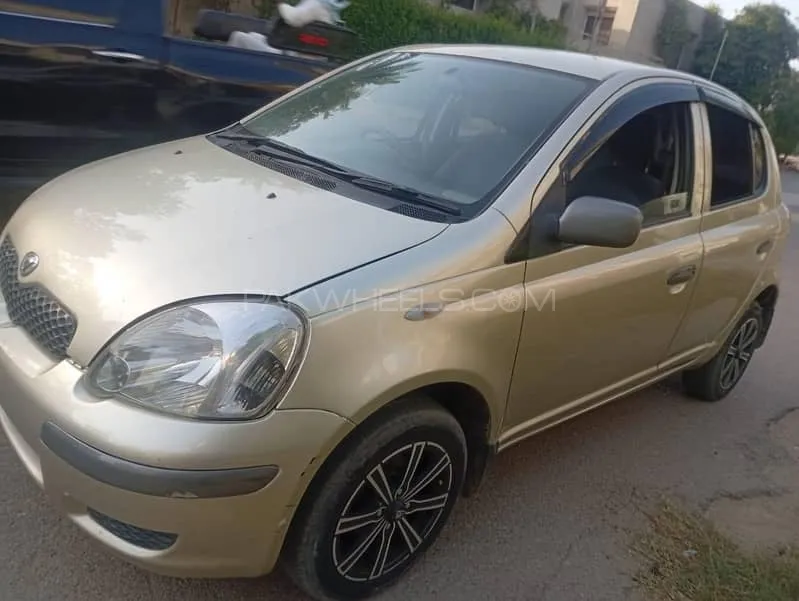 Toyota Vitz 2001 for Sale in Karachi Image-1