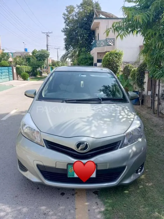 Toyota Vitz 2013 for Sale in Lahore Image-1