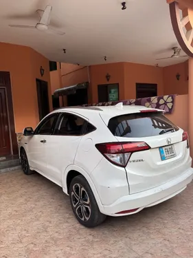 Honda Vezel Hybrid X 2015