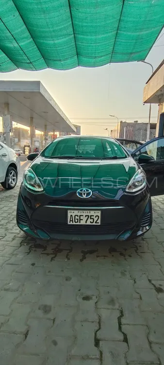 Toyota Aqua 2017 for Sale in Sialkot Image-1