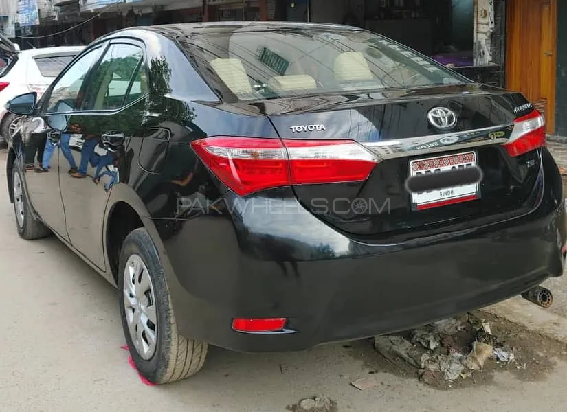 Toyota Corolla 2015 for Sale in Karachi Image-1