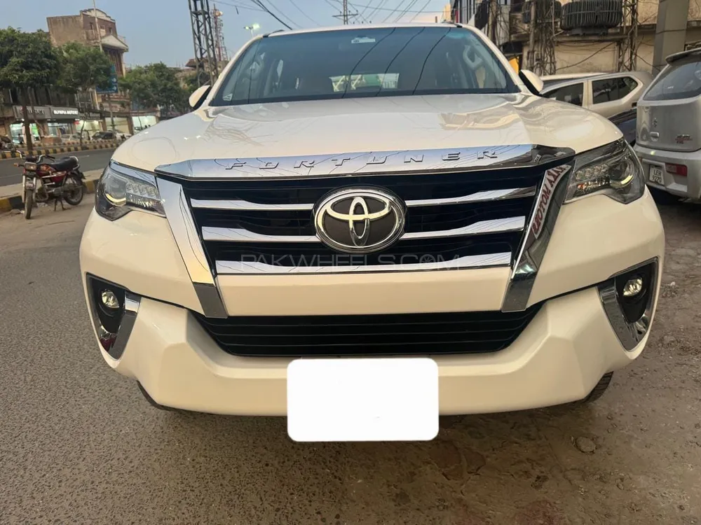 Toyota Fortuner 2018 for Sale in Lahore Image-1