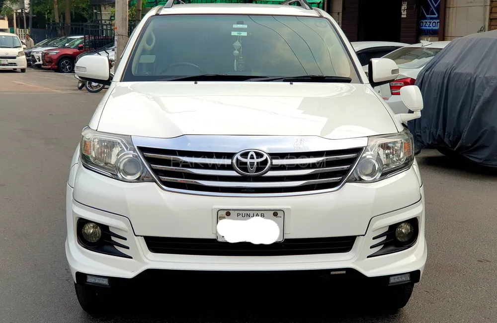Toyota Fortuner 2016 for Sale in Lahore Image-1