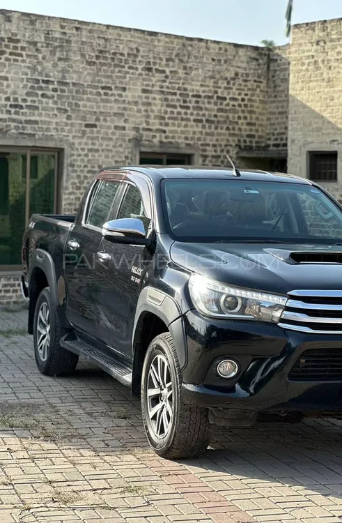 Toyota Hilux 2017 for Sale in Sheikhupura Toyota Hilux 2017 for Sale in Sheikhupura Image-2