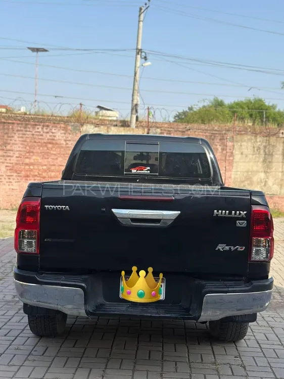 Toyota Hilux 2017 for Sale in Sheikhupura Toyota Hilux 2017 for Sale in Sheikhupura Image-3