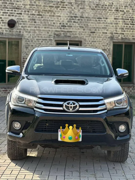 Toyota Hilux 2017 for Sale in Sheikhupura Toyota Hilux 2017 for Sale in Sheikhupura Image-5