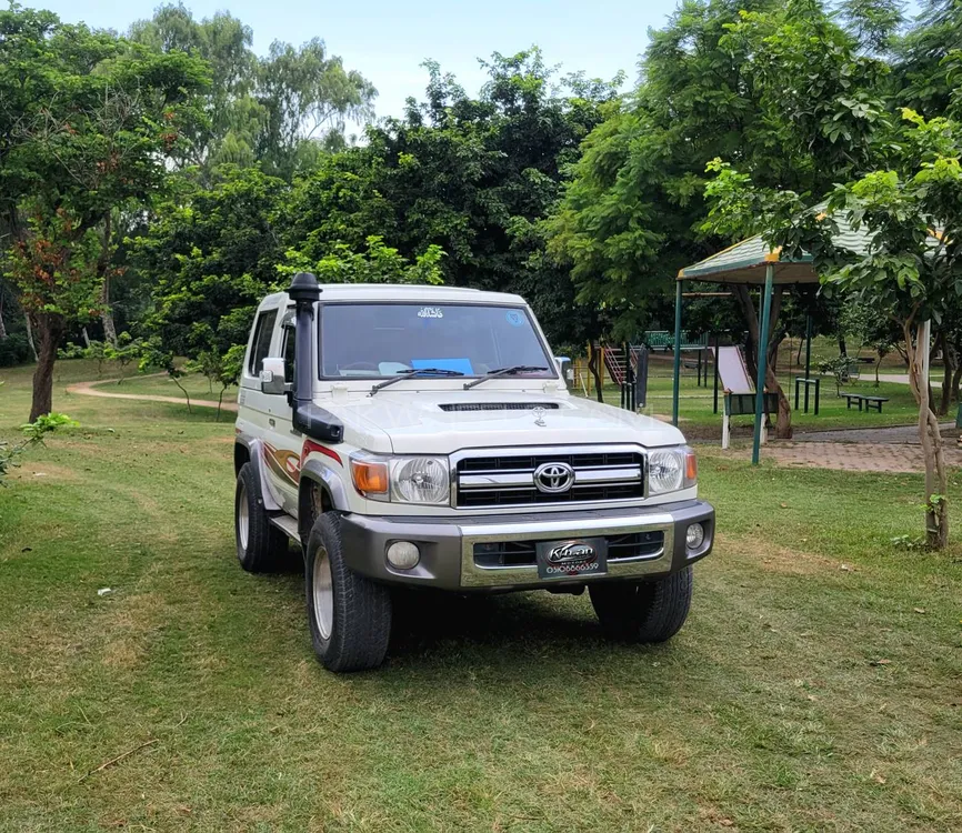 Toyota Land Cruiser 1990 for Sale in Islamabad Image-1