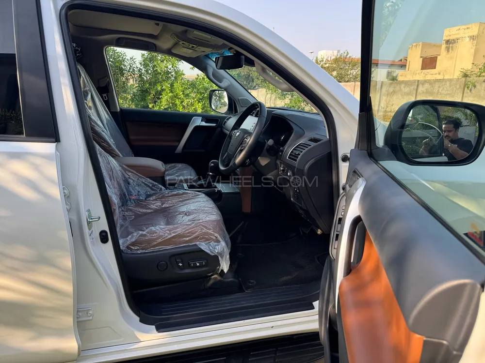 Toyota Prado 2021 for Sale in Lahore Toyota Prado 2021 for Sale in Lahore Image-9