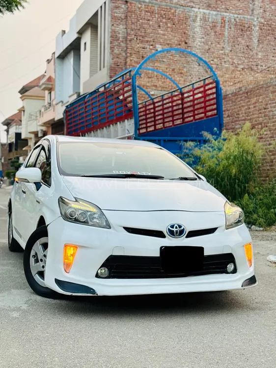 Toyota Prius 2013 for Sale in Faisalabad Image-1