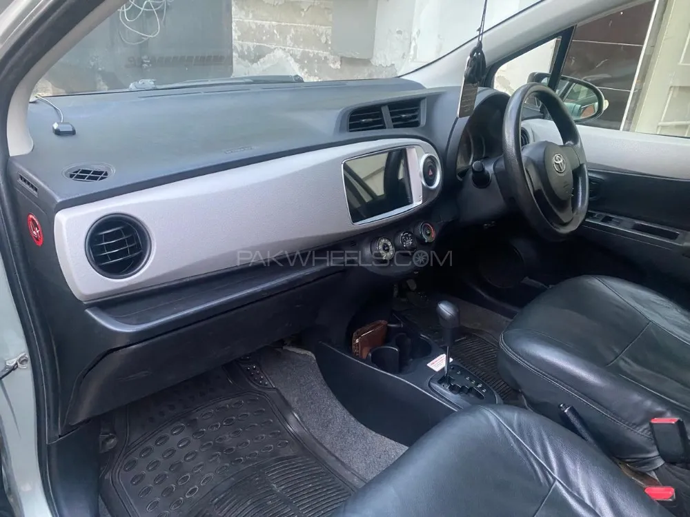 Toyota Vitz 2013 for Sale in Faisalabad Image-1
