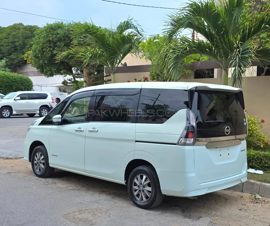 Nissan Serena 2018 for Sale in Karachi Image-1
