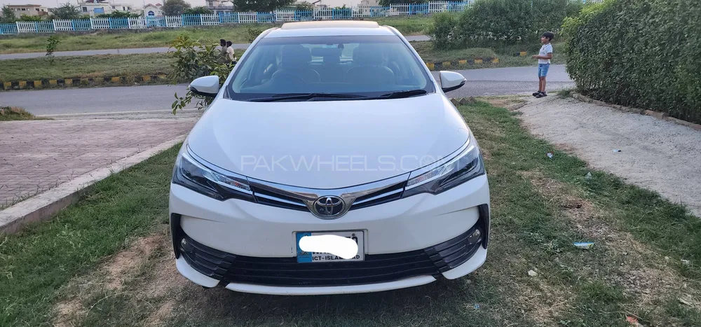 Toyota Corolla 2019 for Sale in Islamabad Image-1