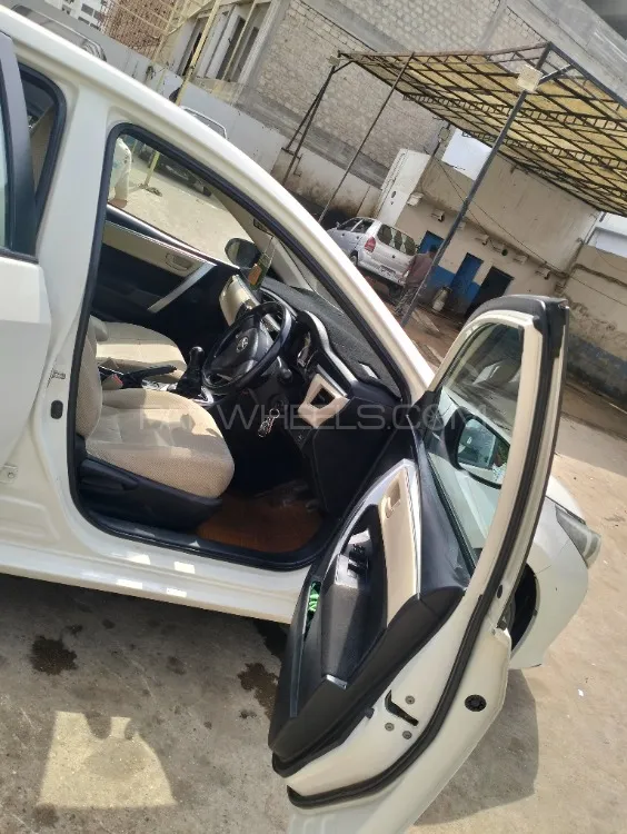 Toyota Corolla 2016 for Sale in Karachi Image-1