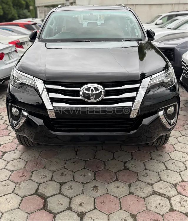 Toyota Fortuner 2017 for Sale in Lahore Image-1