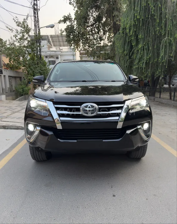 Toyota Fortuner 2017 for Sale in Lahore Image-1