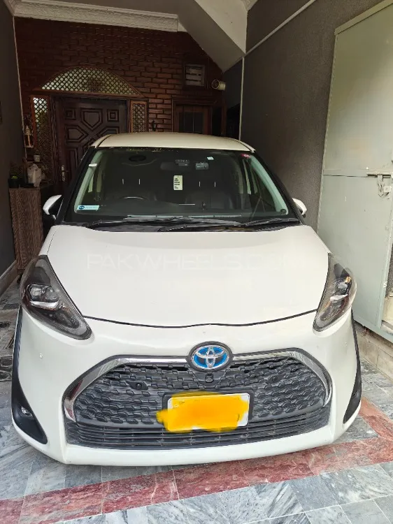 Toyota Sienta 2020 for Sale in Peshawar Image-1
