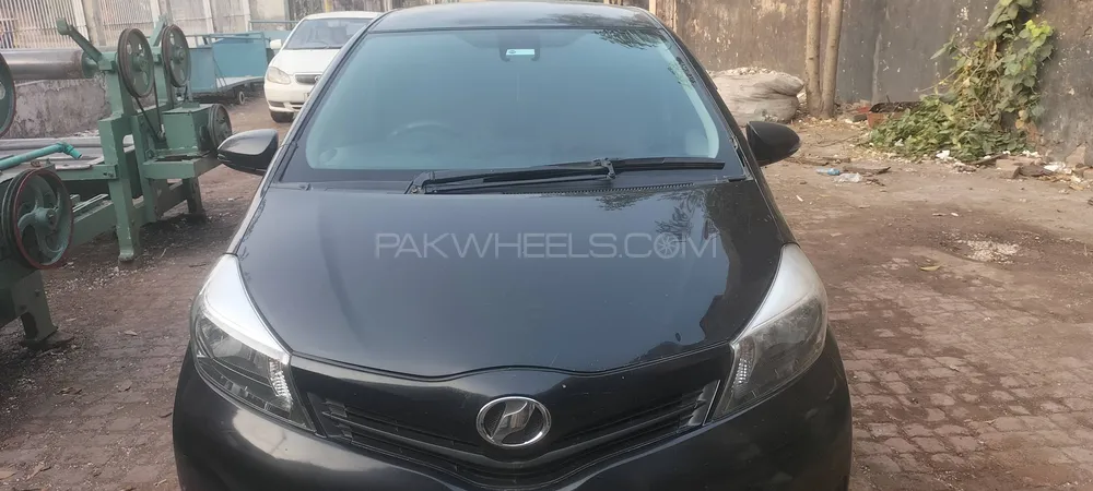 Toyota Vitz 2011 for Sale in Lahore Image-1