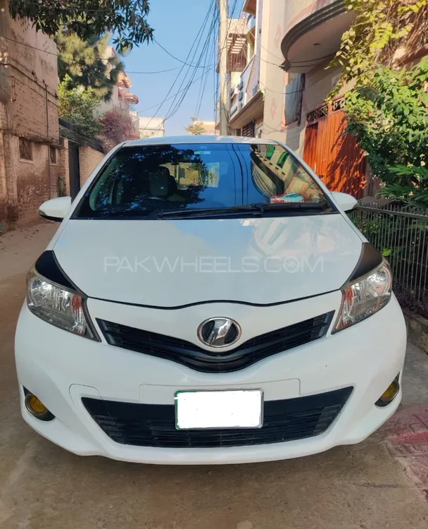 Toyota Vitz 2016 for Sale in Toba Tek Singh Image-1