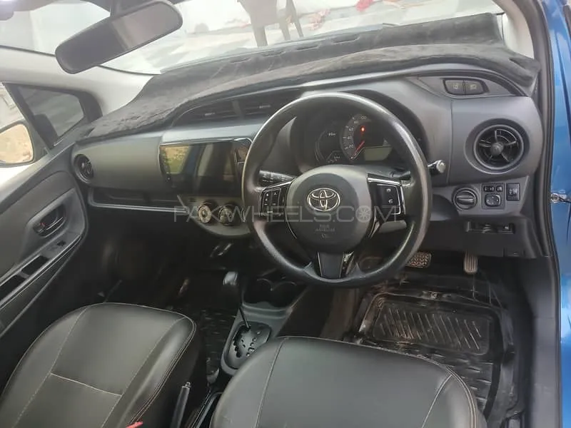 Toyota Vitz 2017 for Sale in Karachi Image-1