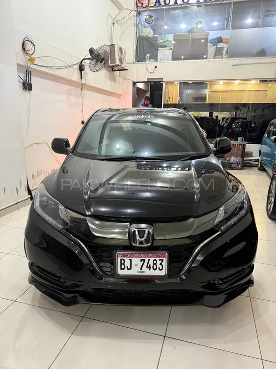 Honda Vezel 2017 for Sale in Karachi Image-1
