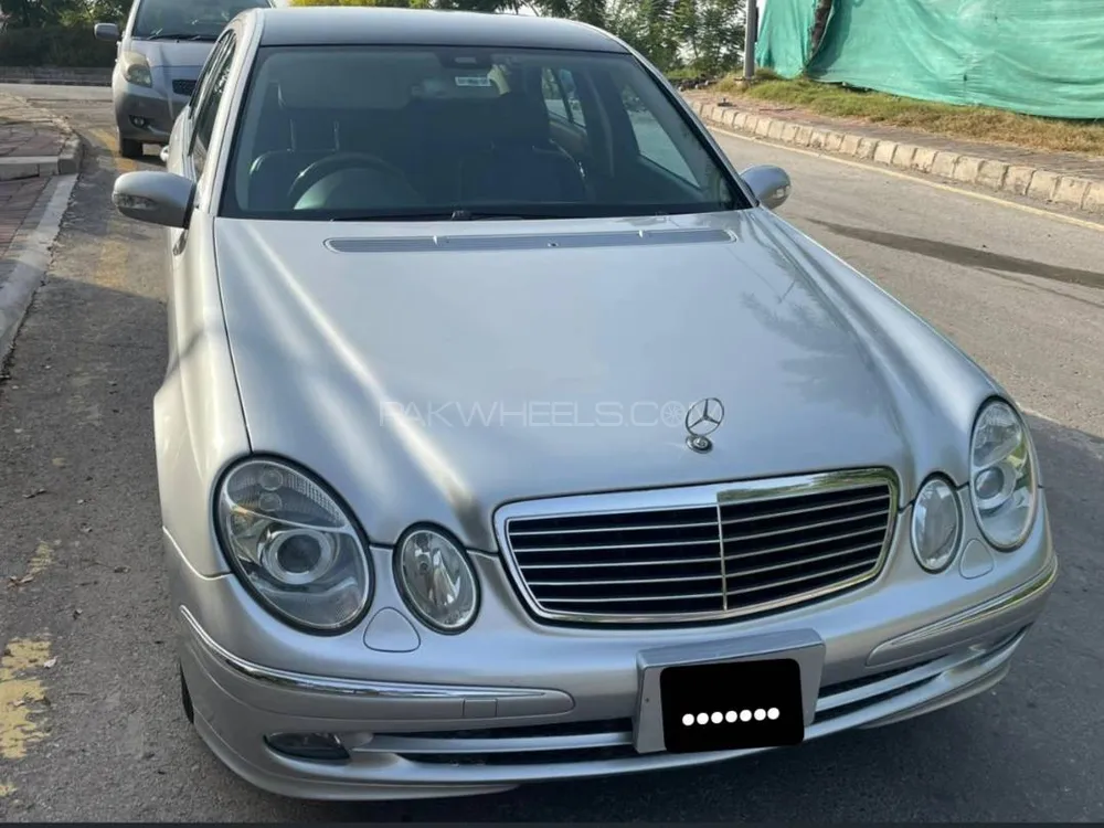 Mercedes Benz E Class 2004 for Sale in Islamabad Image-1