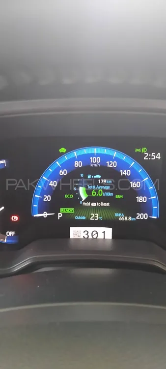 Toyota Corolla Cross 2024 for Sale in Lahore Toyota Corolla Cross 2024 for Sale in Lahore Image-2
