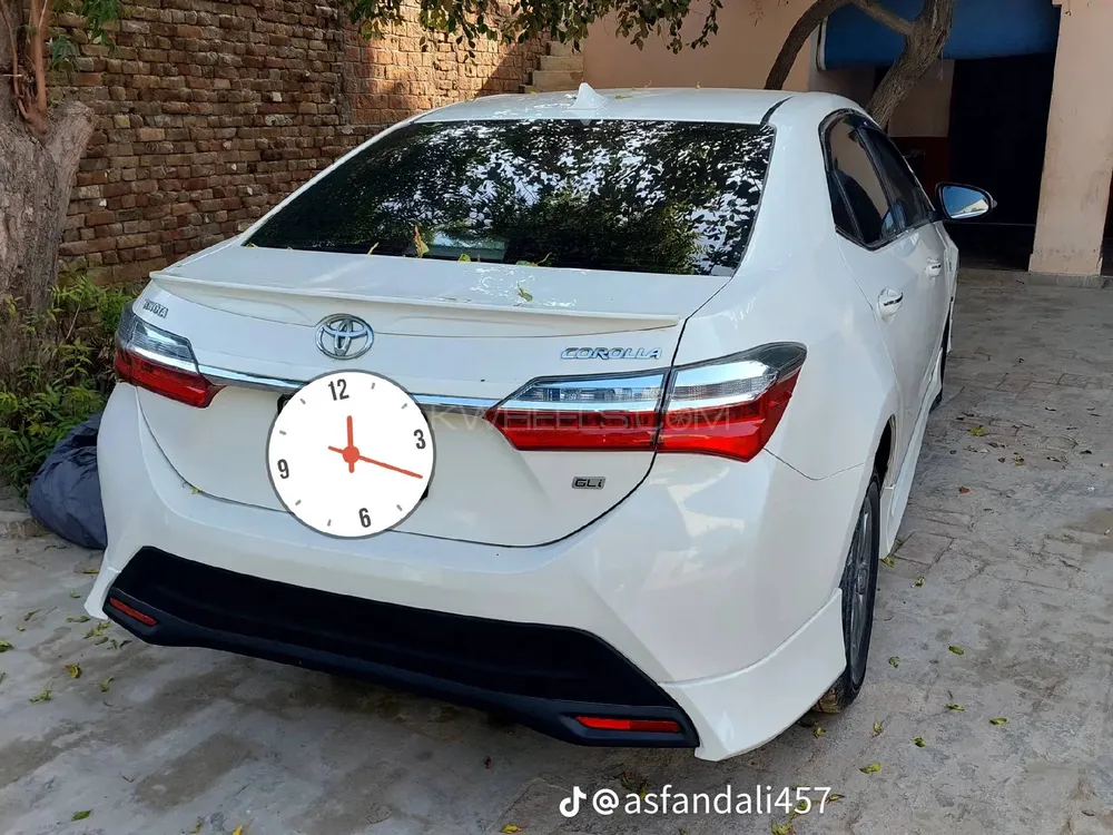 Toyota Corolla 2017 for Sale in Burewala Image-1