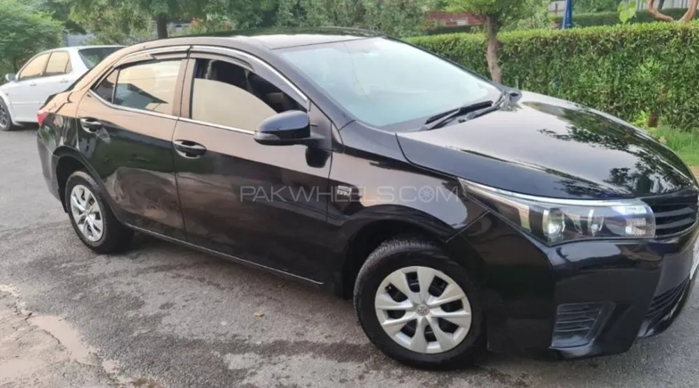 Toyota Corolla 2015 for Sale in Lahore Image-1