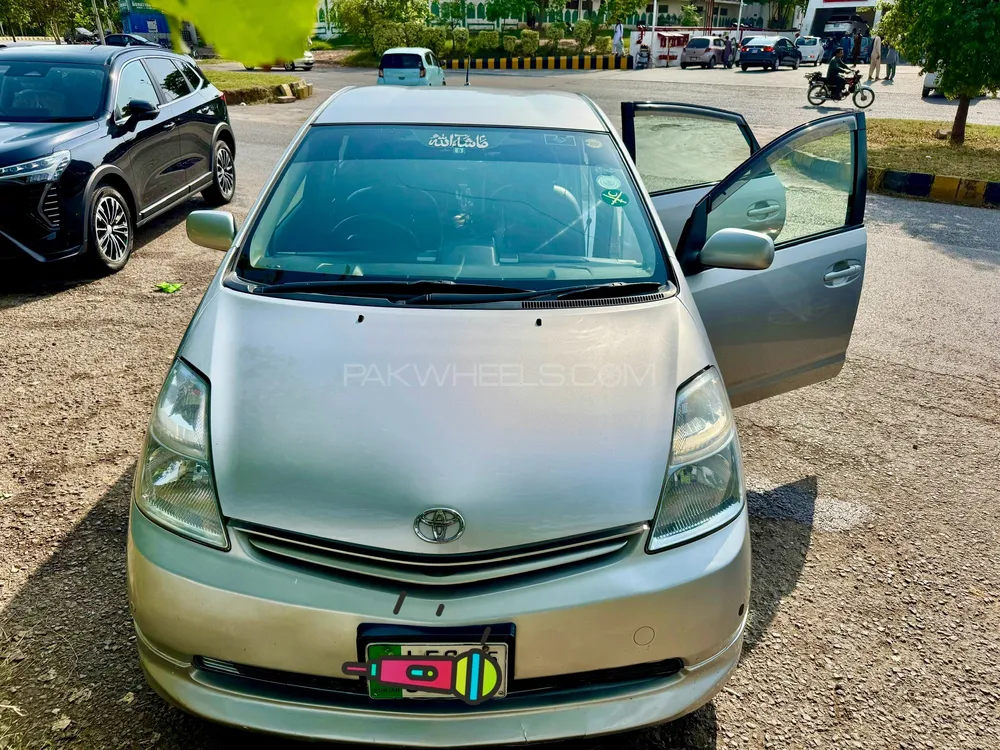 Toyota Prius 2011 for Sale in Islamabad Image-1