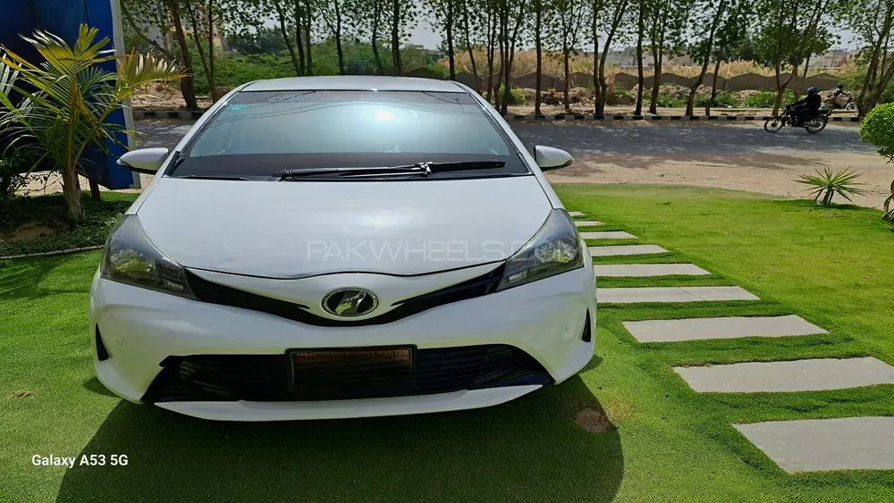 Toyota Vitz 2014 for Sale in Karachi Image-1