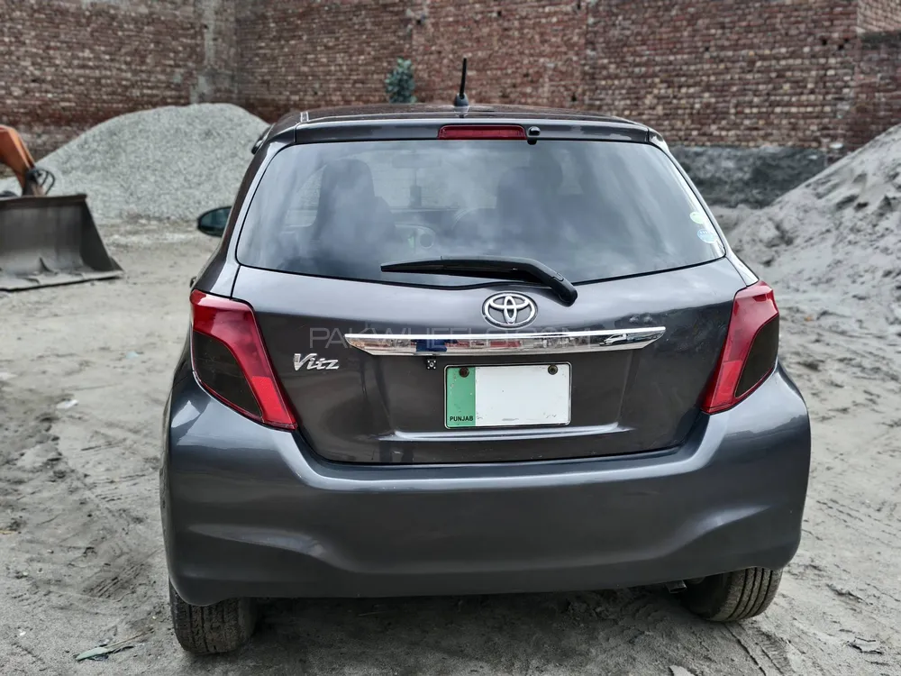 Toyota Vitz 2016 for Sale in Gujranwala Image-1