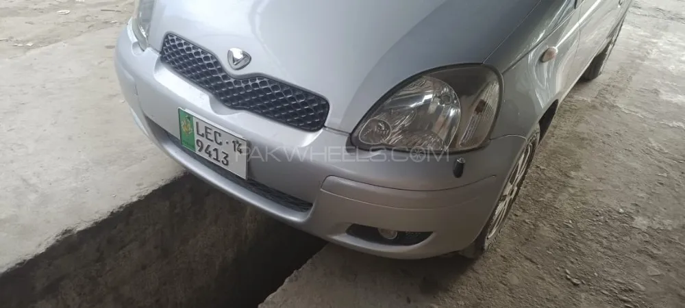 Toyota Vitz 2000 for Sale in Swat Image-1