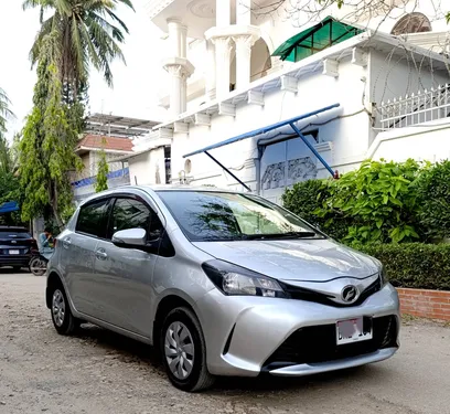 Toyota Vitz F 1.0 2015