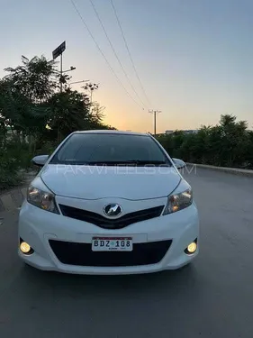 Toyota Vitz U 1.0 2012