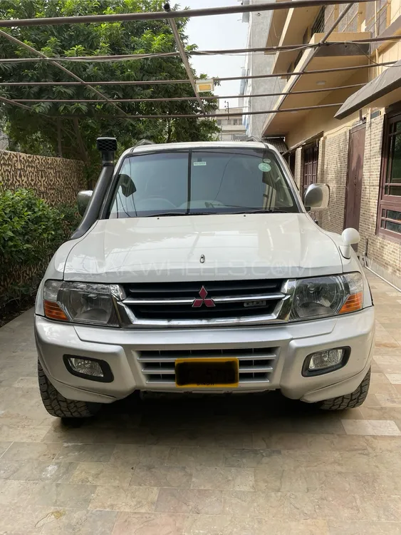 Mitsubishi Pajero 2004 for Sale in Karachi Image-1