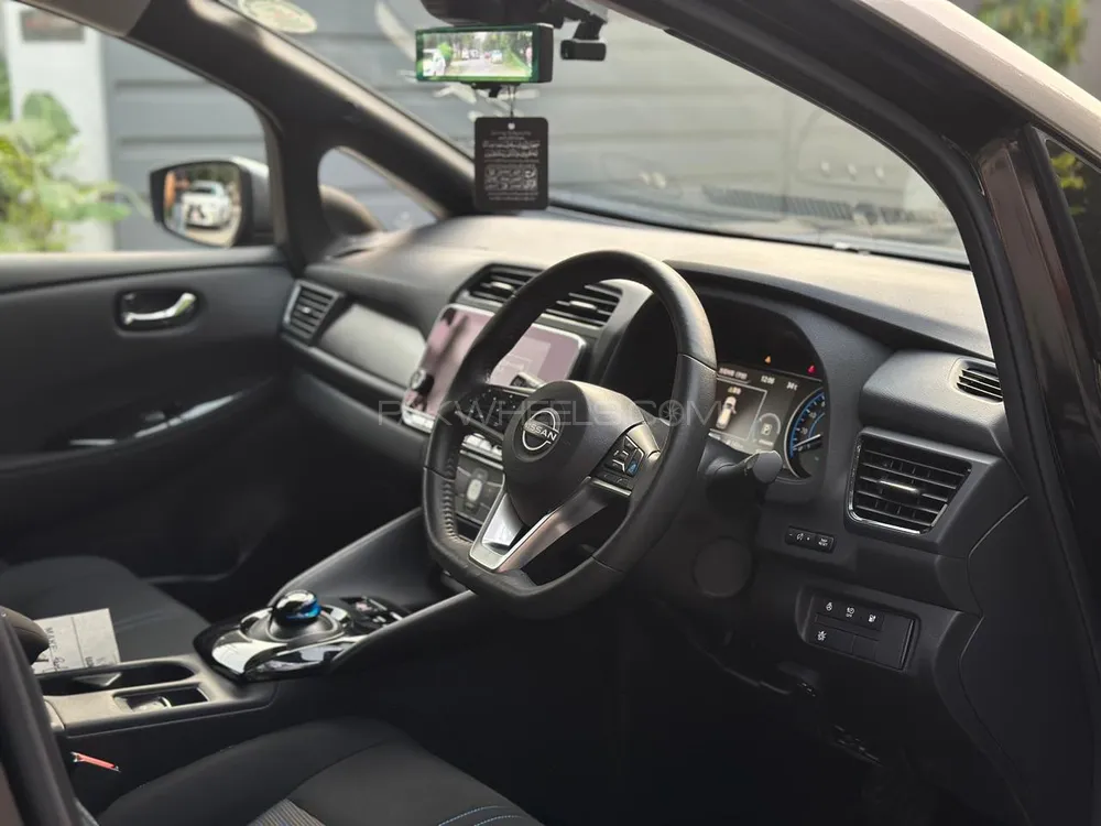 Nissan Leaf 2022 for Sale in Lahore Nissan Leaf 2022 for Sale in Lahore Image-9
