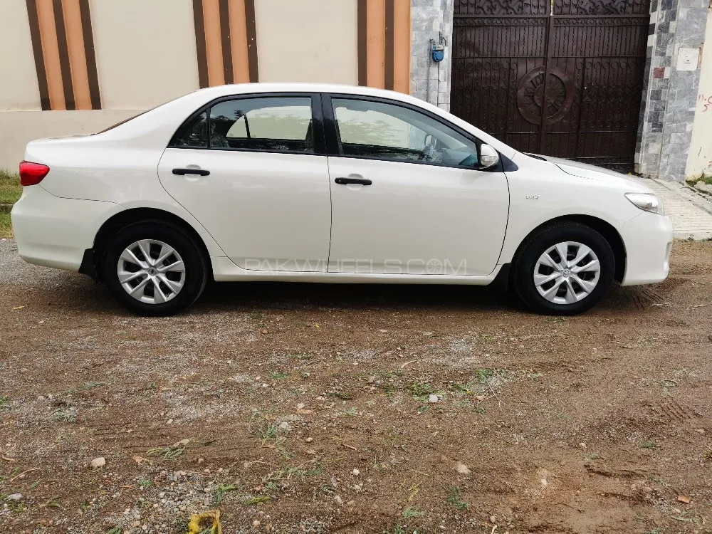 Toyota Corolla 2013 for Sale in Kohat Image-1