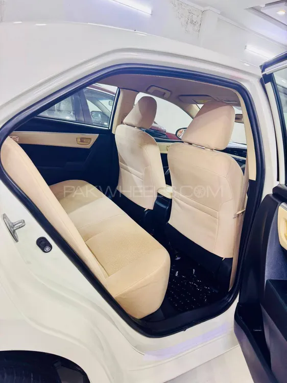 Toyota Corolla 2018 for Sale in Peshawar Toyota Corolla 2018 for Sale in Peshawar Image-9