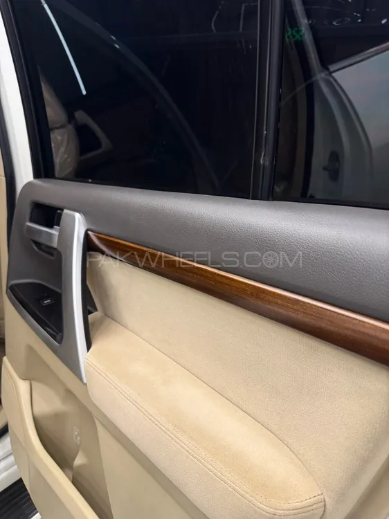 Toyota Land Cruiser 2017 for Sale in Karachi Toyota Land Cruiser 2017 for Sale in Karachi Image-9