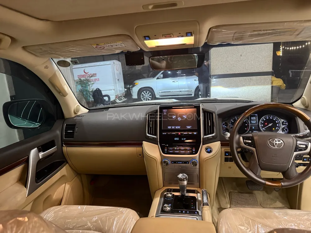 Toyota Land Cruiser 2017 for Sale in Karachi Toyota Land Cruiser 2017 for Sale in Karachi Image-17